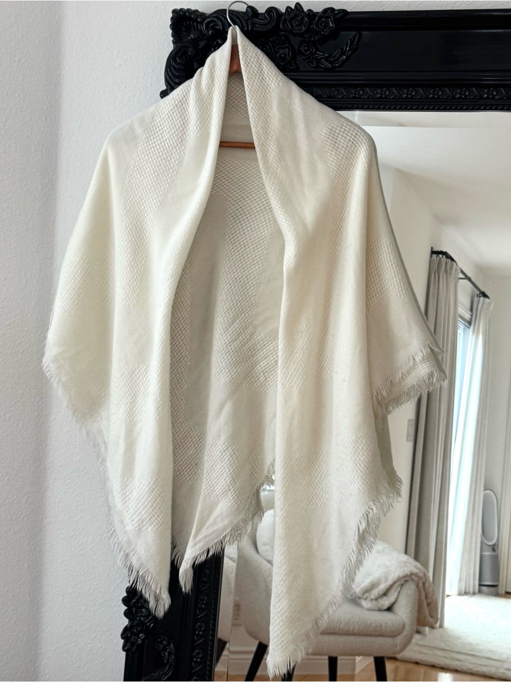 Garage | Women's Ivory Fringe Blanket Scarf Wrap Shawl